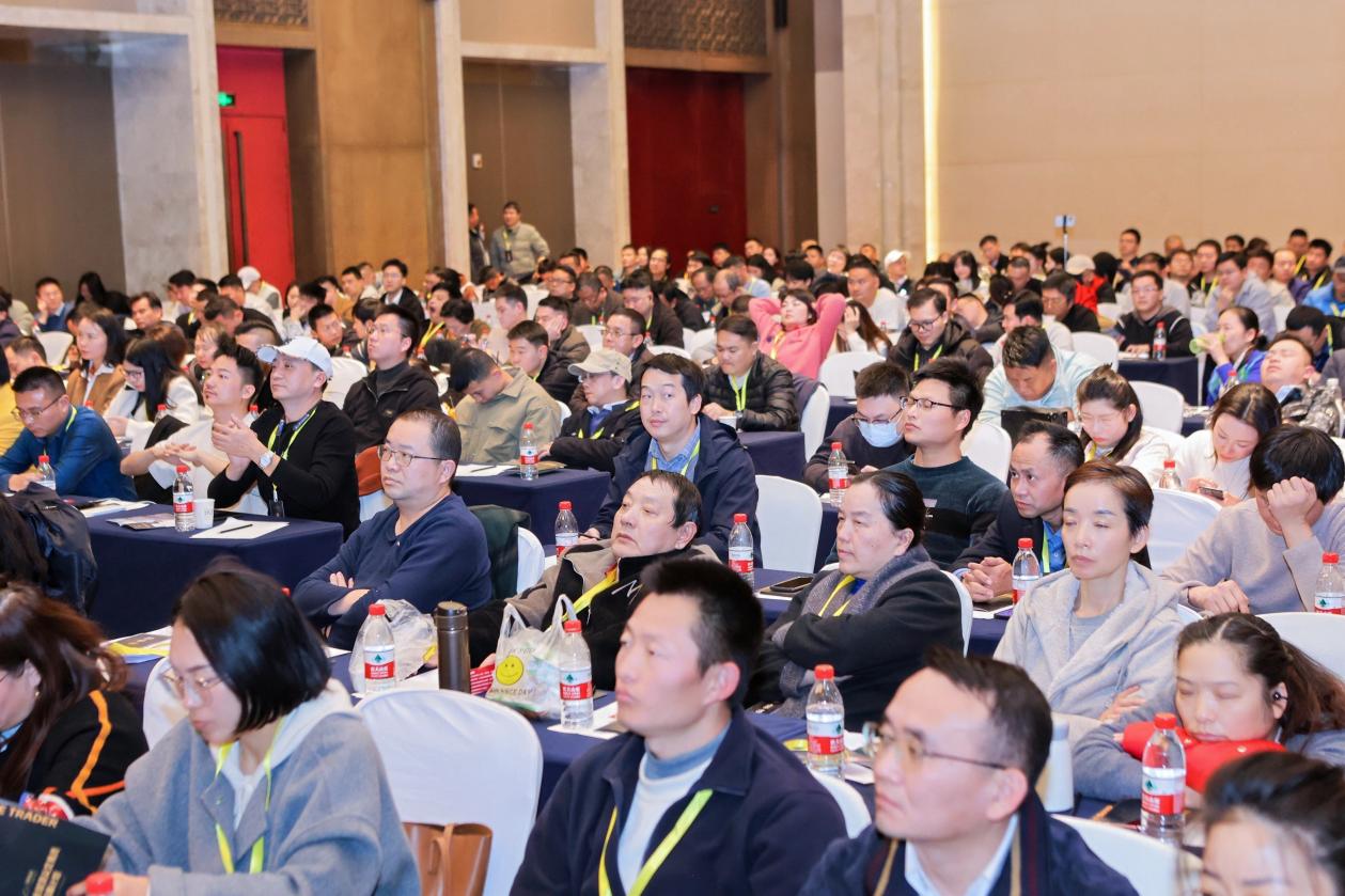 EagleTrader武汉签约大会完美收官!500+交易员共鉴历史性时刻!