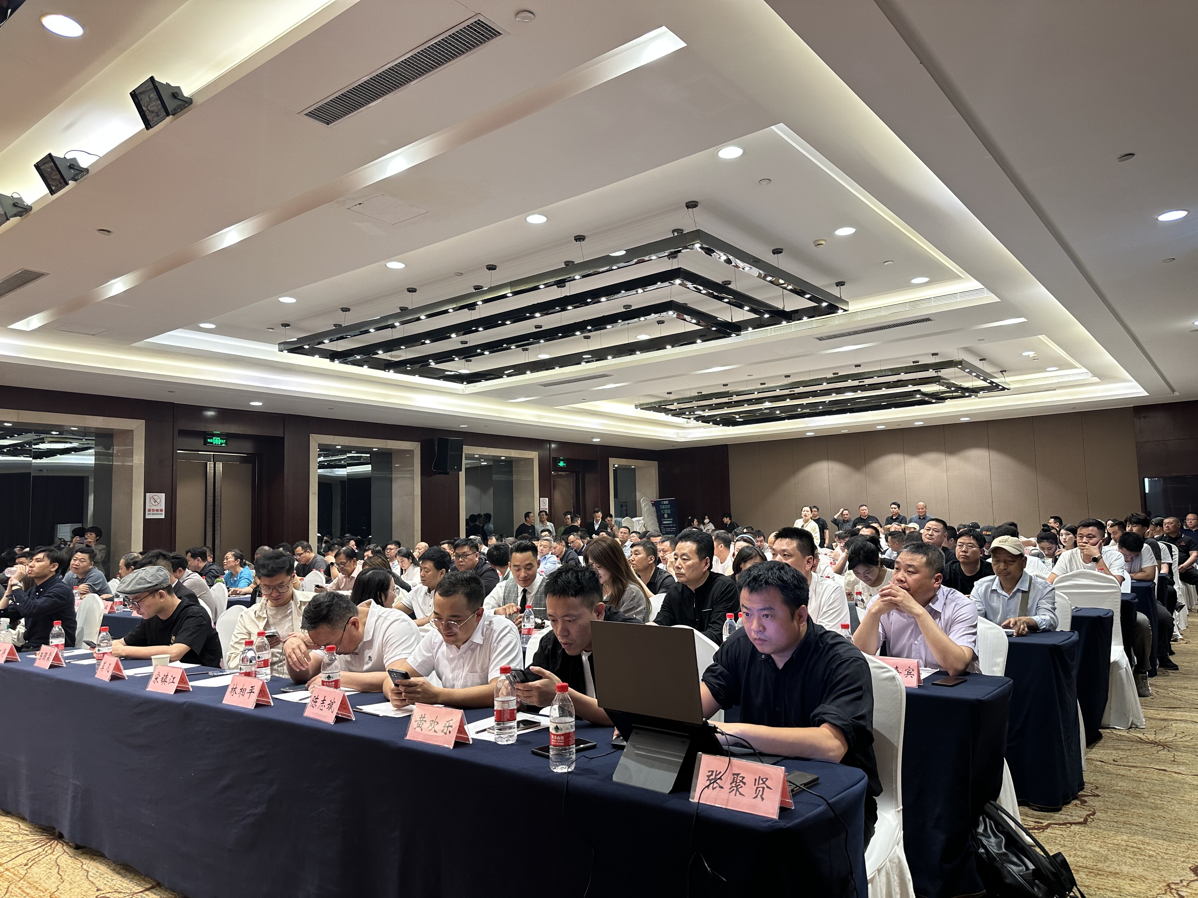 突破极限,见证全球顶尖交易员风采!EagleTrader现场分润30万!